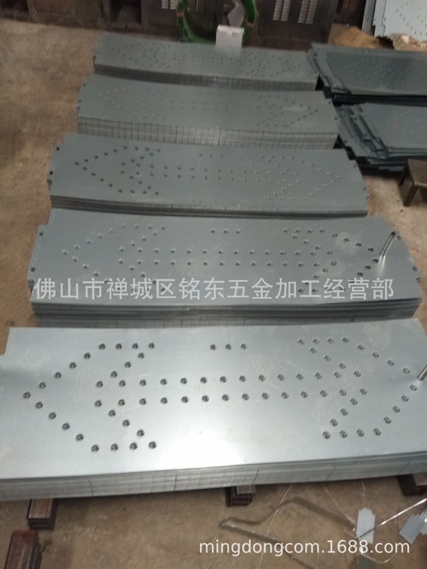 佛山市机箱机柜钣金冲孔厂家 网孔板 冲孔加工 冲百叶窗 散热孔