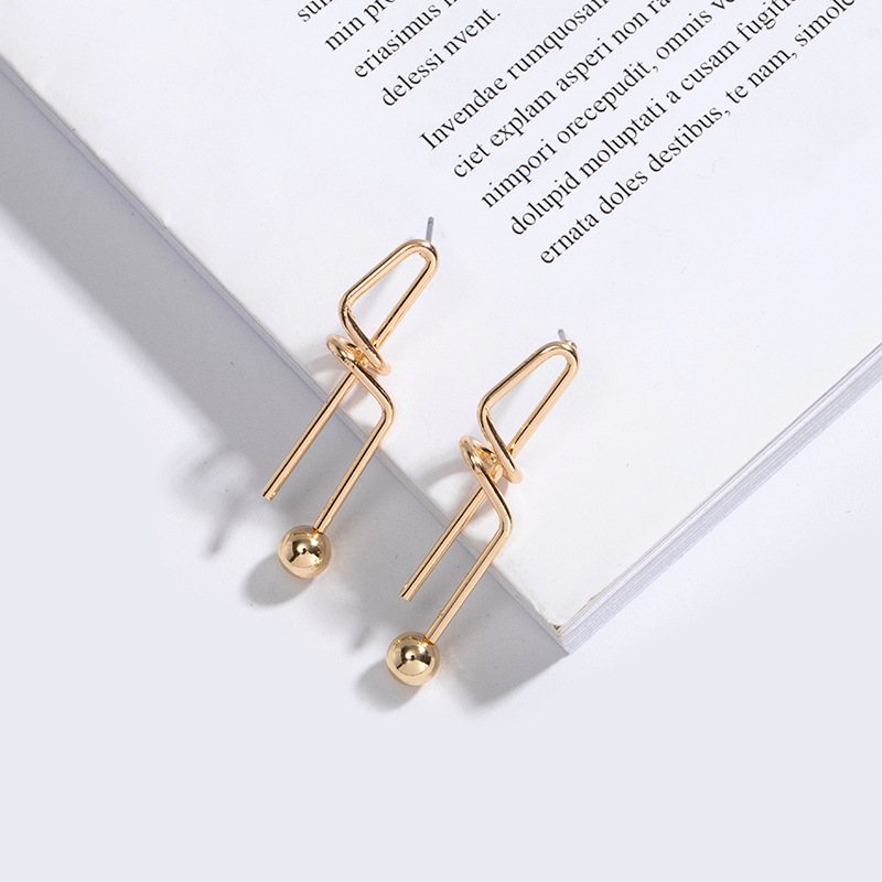 Boucles D&#39;oreilles Simples Métalliques Nouées Irrégulières De Niche Coréenne Pour Femmes display picture 3