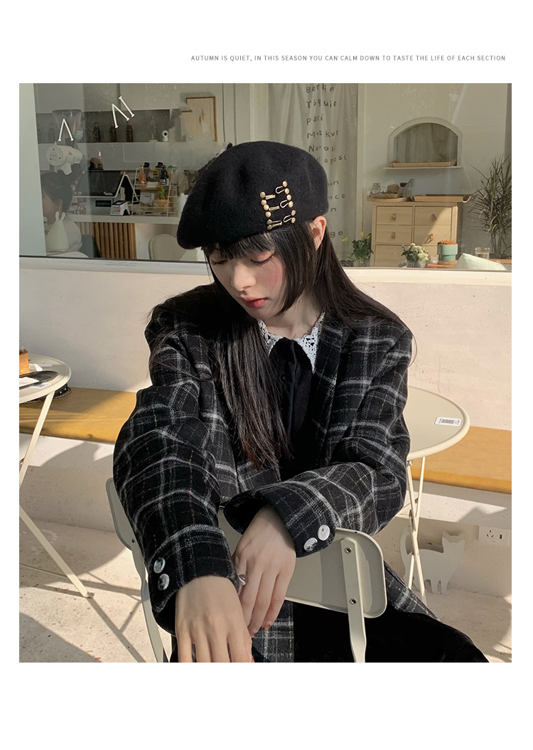 Women's Basic Retro British Style Solid Color Metal Button Eaveless Beret Hat display picture 2