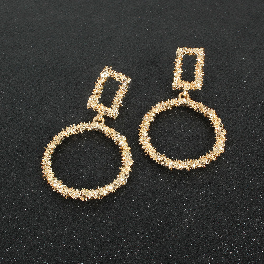 Exaggerated Minimalist Gold Alloy Drop-shaped Earrings Wholesale Nihaojewelry display picture 3