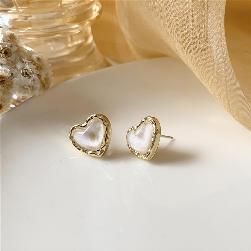 5g Weight Earrings Classification 1 Pair Quantity Daily Occasion Alloy Material Heart Shape Pattern Women'S Gender Plating Design Simple Style Style 1 Pair Simple Style Heart Shape Alloy Plating Women's Earrings 4
