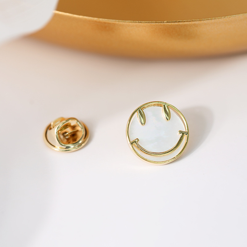 Jewelry Anti-glare Neckline Cute Smiley Small Brooch Coat Cardigan Pin Wholesale Nihaojewelry display picture 9