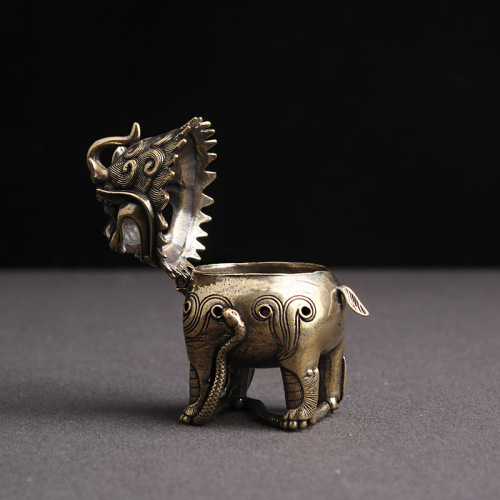 Pure brass retro old-fashioned snake and animal incense burner for home Chinese style antique ornaments to attract wealth and crafts