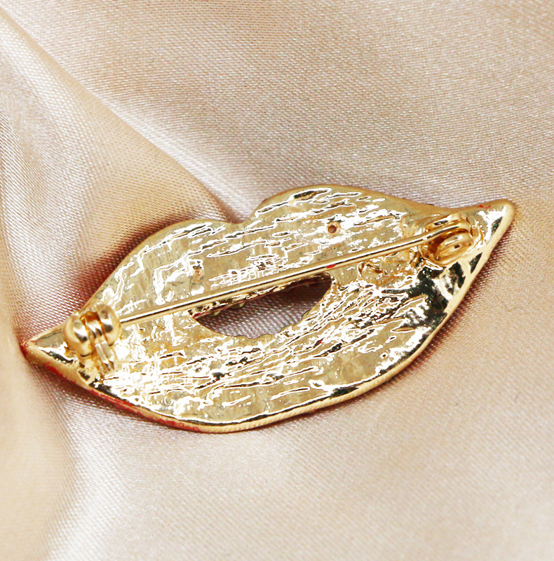 Unisex Gender Enamel, Gold Plated Design Fashion Pin Lips Alloy Enamel Gold Plated Rhinestones Unisex Brooches
