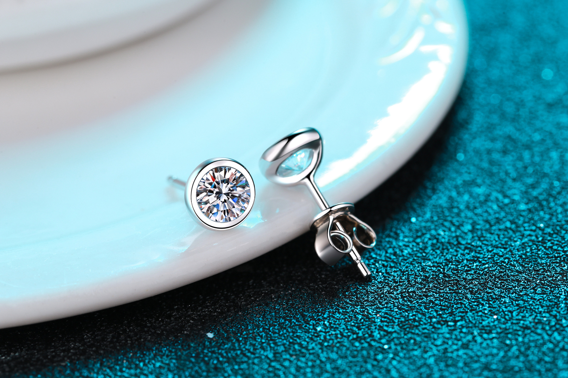 Simple Style Solid Color Sterling Silver Moissanite Zircon Ear Studs In Bulk display picture 3