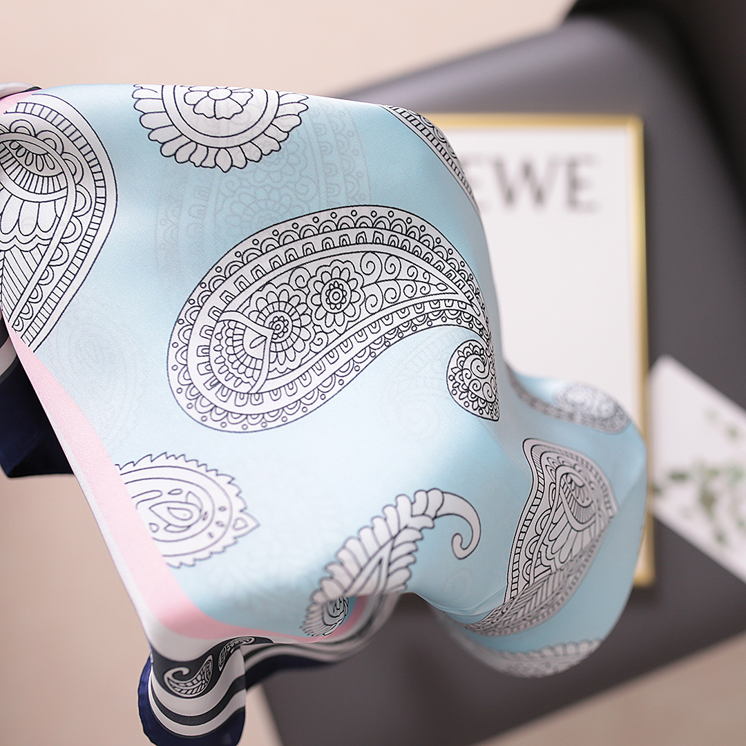 Sciarpa piccola professionale coreana con motivo anacardi da 70 quadrati estivi e autunnali in stile INS versatile e professionale_voghion.com