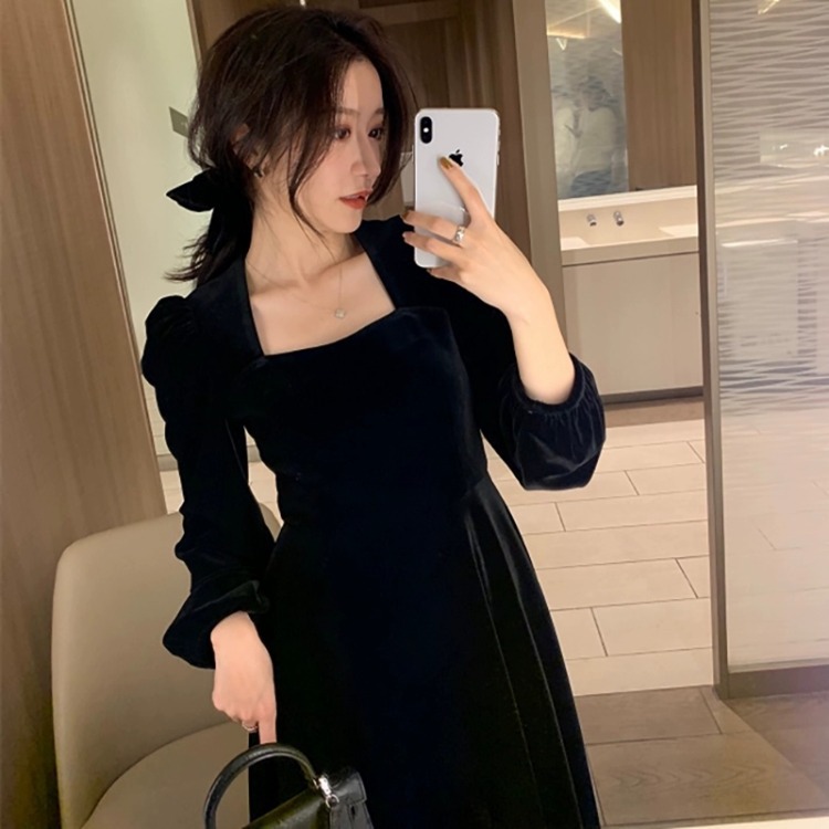 2020秋装新款韩版轻熟气质赫本小黑裙金丝绒中长款打底连衣裙女装