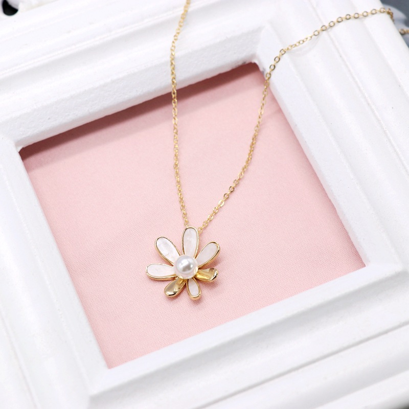 Beige Einfache Kleine Blume Anhänger Kurze Halskette Silber Nadel Ohrringe Gesetzt display picture 3