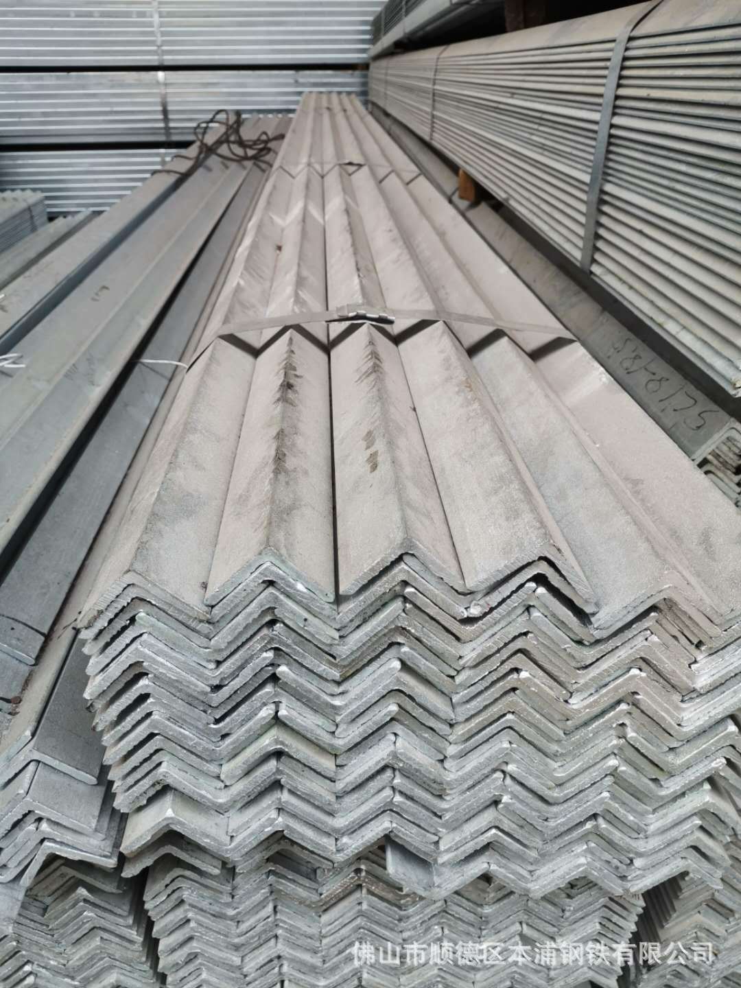 广东佛山钢材批发 镀锌角钢 热轧角铁 货架支架三角铁 加工冲孔
