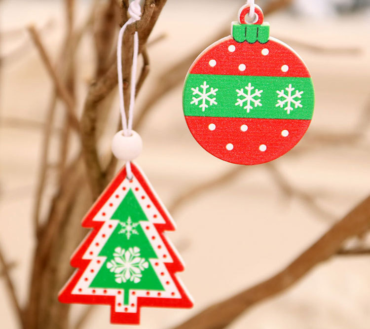 Hot Selling Fashion Christmas Ball Christmas Tree Wooden Pendant Painted Wholesale display picture 3