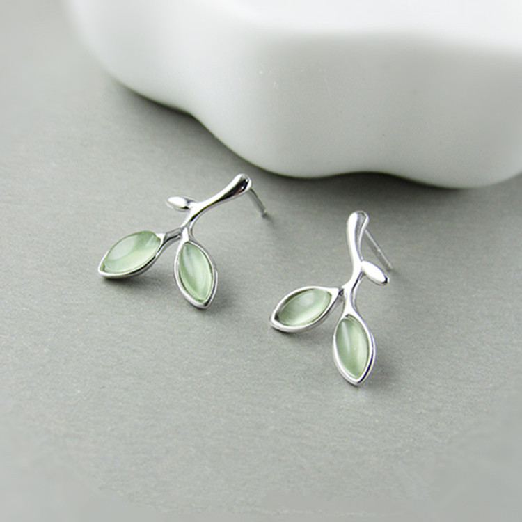 Simple Green Opal Leaf Earrings display picture 3