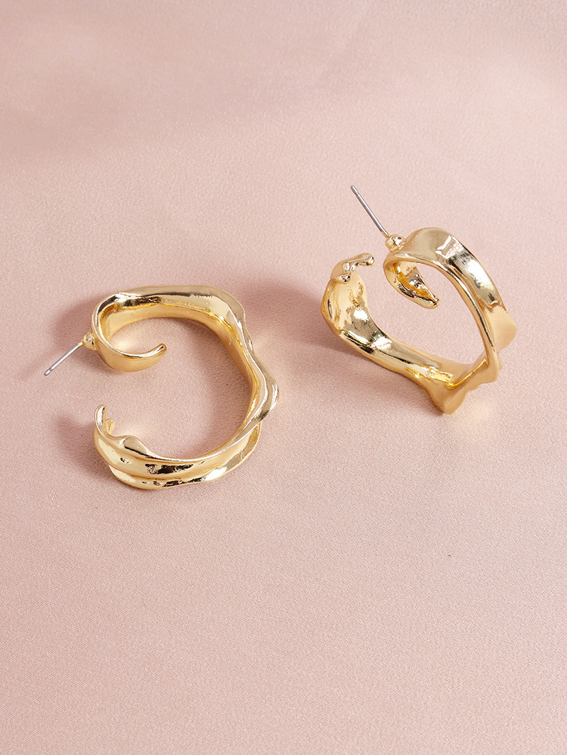 Fashion New Exaggerated C-shaped Alloy Earrings For Women display picture 2