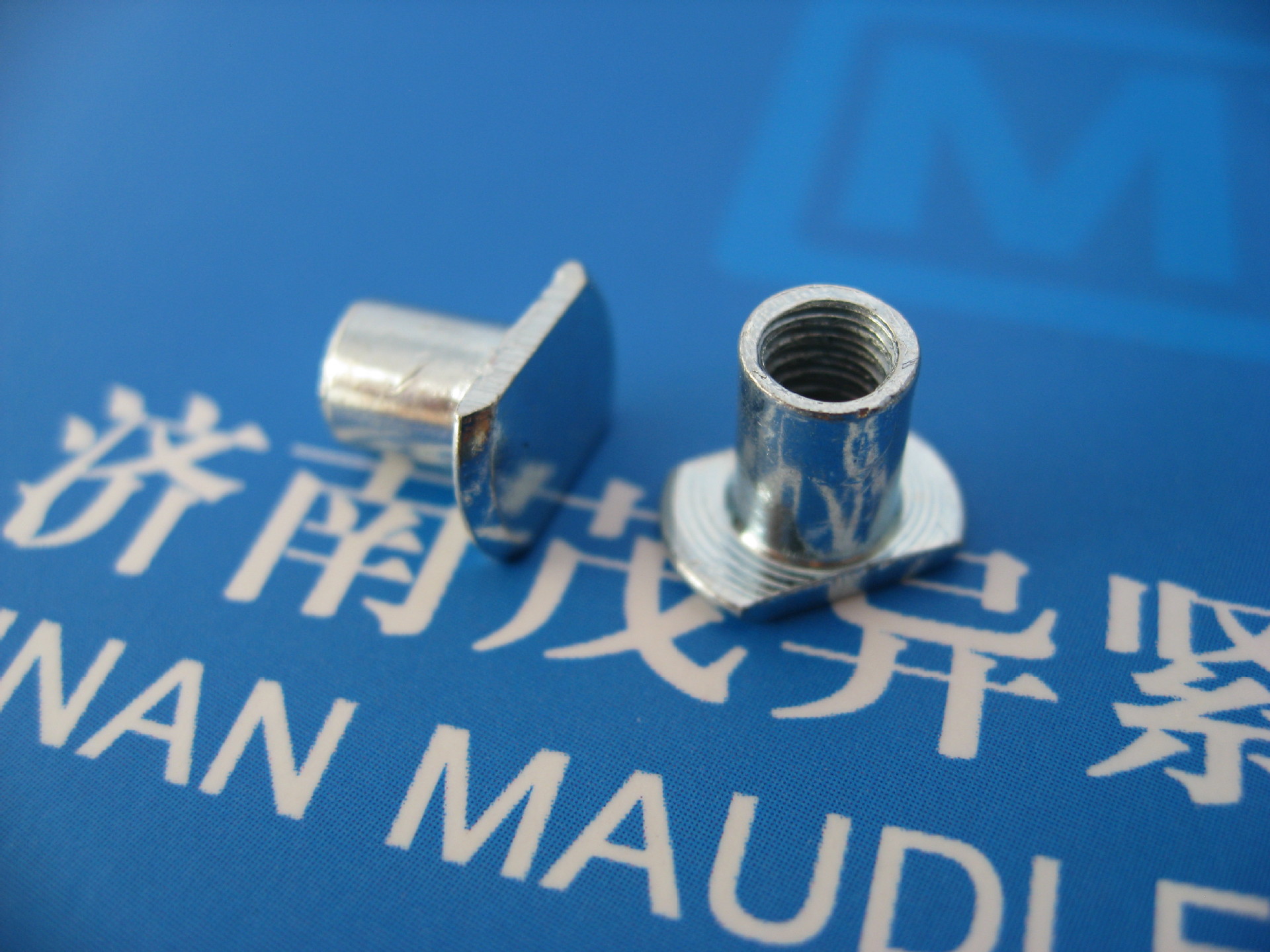 T型内螺纹连接螺母