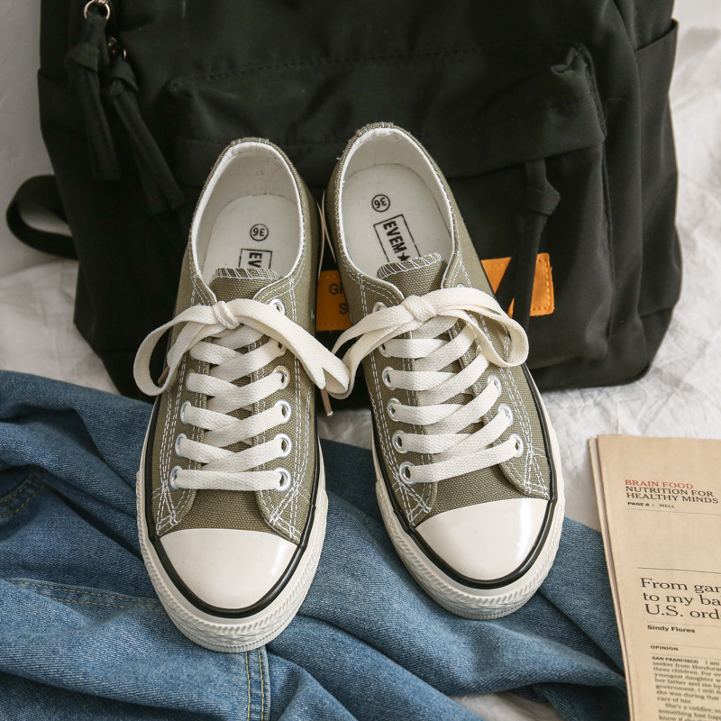 낮은 올리브 그린