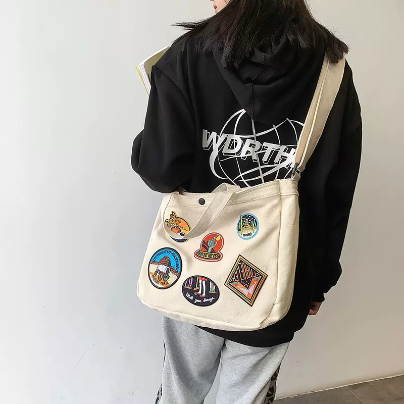 帆布女包新款港风刺绣徽章文艺纯色单肩包大中学生补习袋上课包