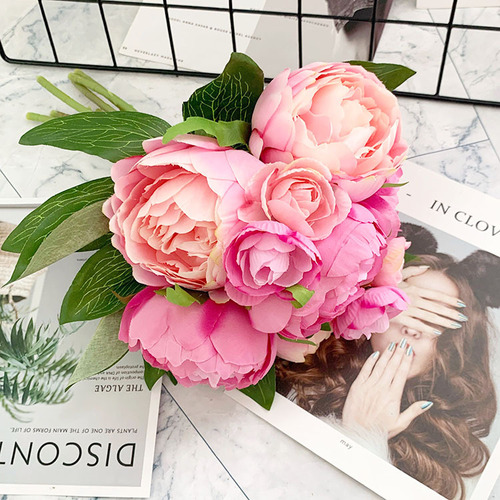 European-style simulated flower bouquets of roses and peonies for weddings, bouquets, handwritten notes, restaurant home coffee table decoration floral art