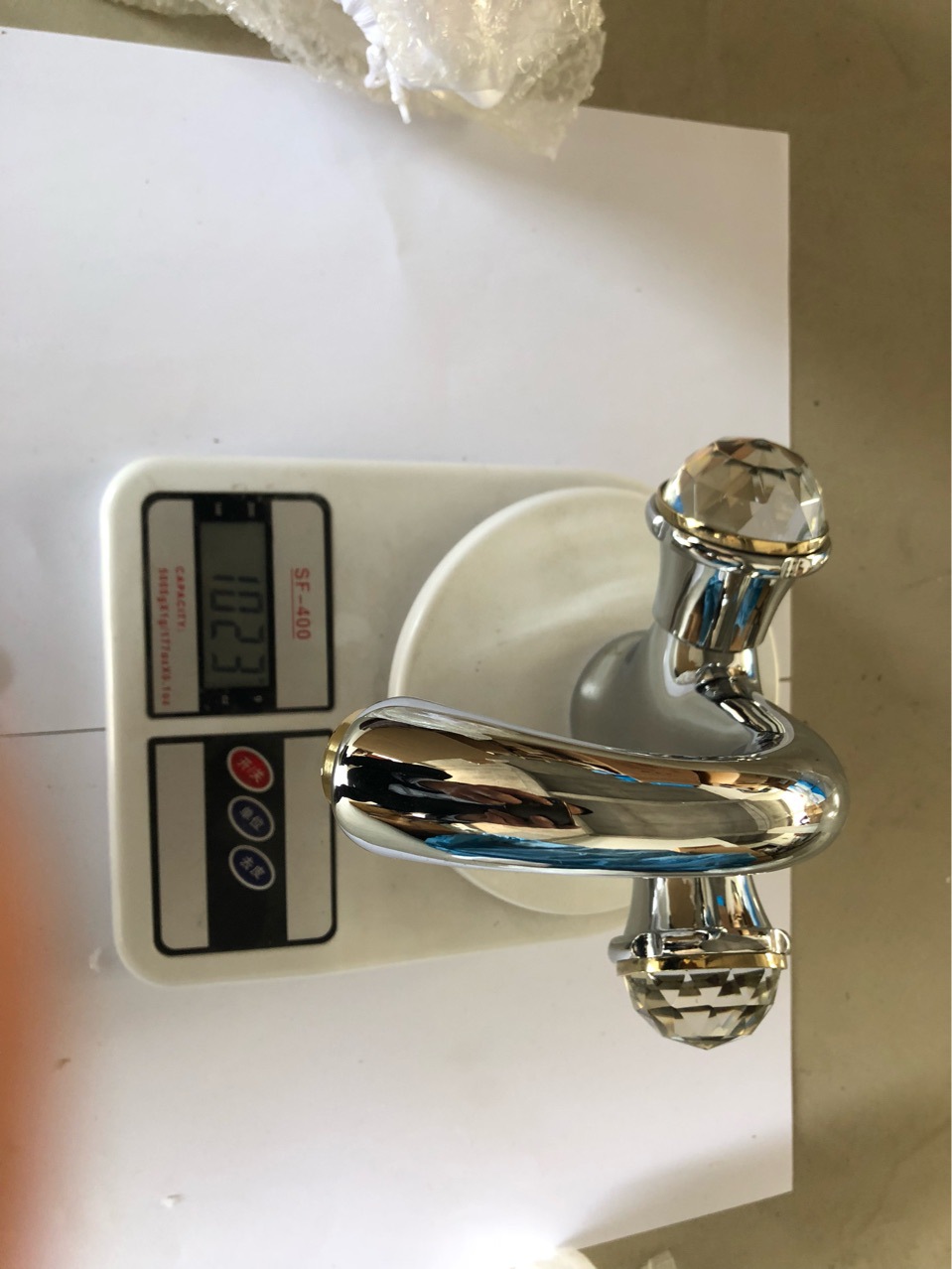 Stock Handle Basin Hole water tap Equipped with crystal handwheel(Foreign end of a single)