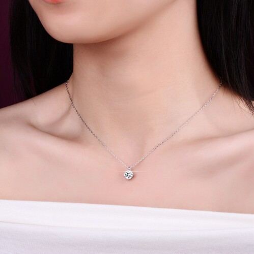 Live broadcast hot sale Korean version four-claw solitaire 1 carat simulated moissanite pendant fashion necklace manufacturer wholesale