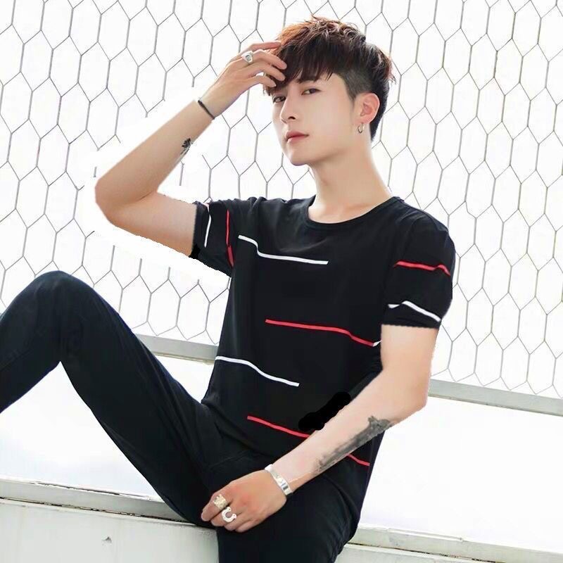 Verano nueva camiseta de manga corta cuello redondo de los hombres suelta estilo coreano juventud estudiante media manga camiseta camisa de fondo venta al por mayor