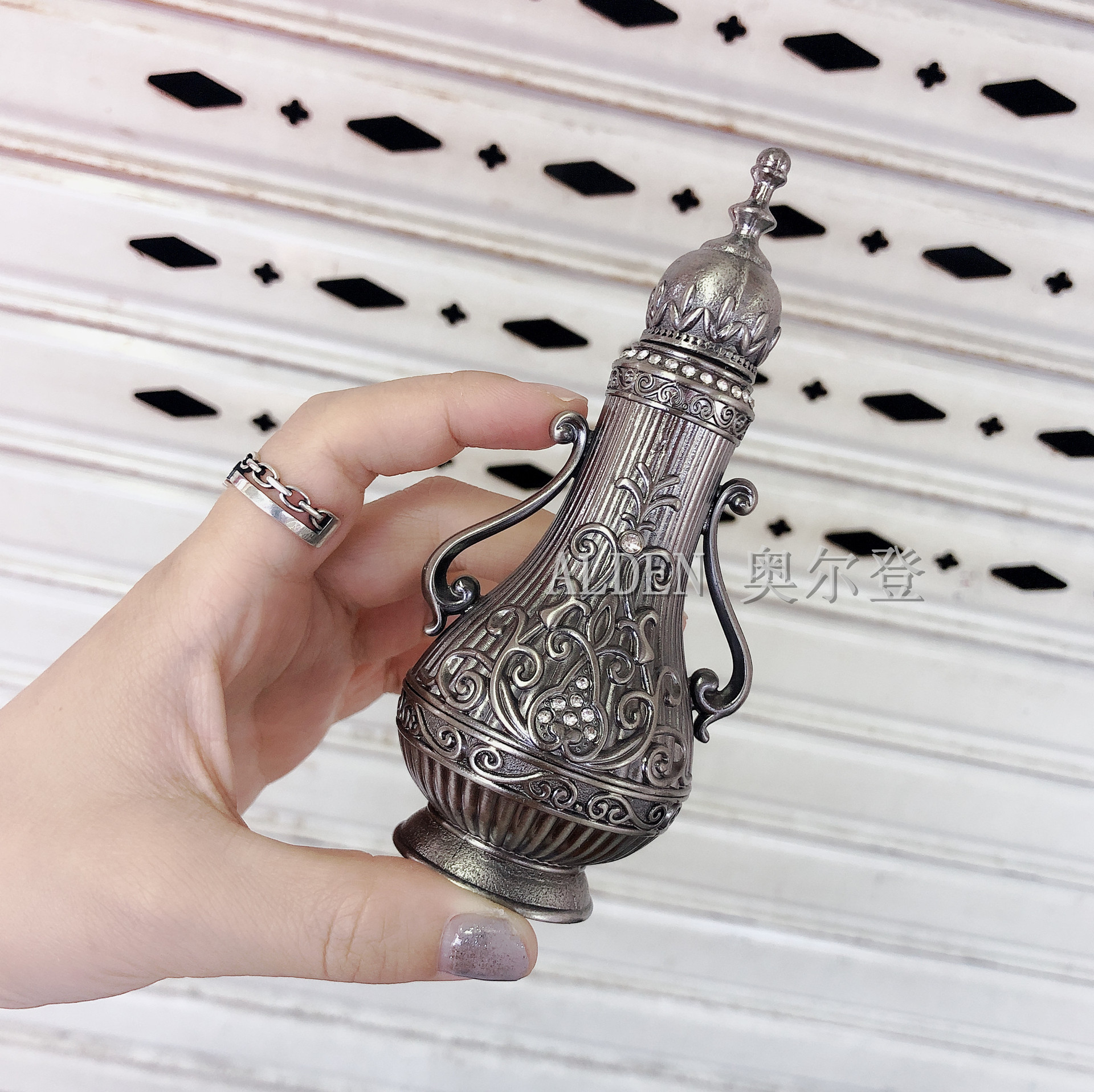 Factory direct sales, in stock, colors can be customized, the same style as Dubai, bronze-colored perfume bottles, essential oil bottles, and empty cosmetic bottles detail image 2