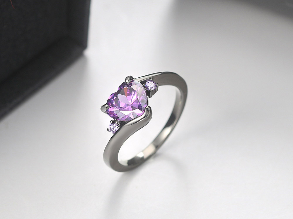 Anello donna oro zircone viola gioiello a forma di cuore_voghion.com
