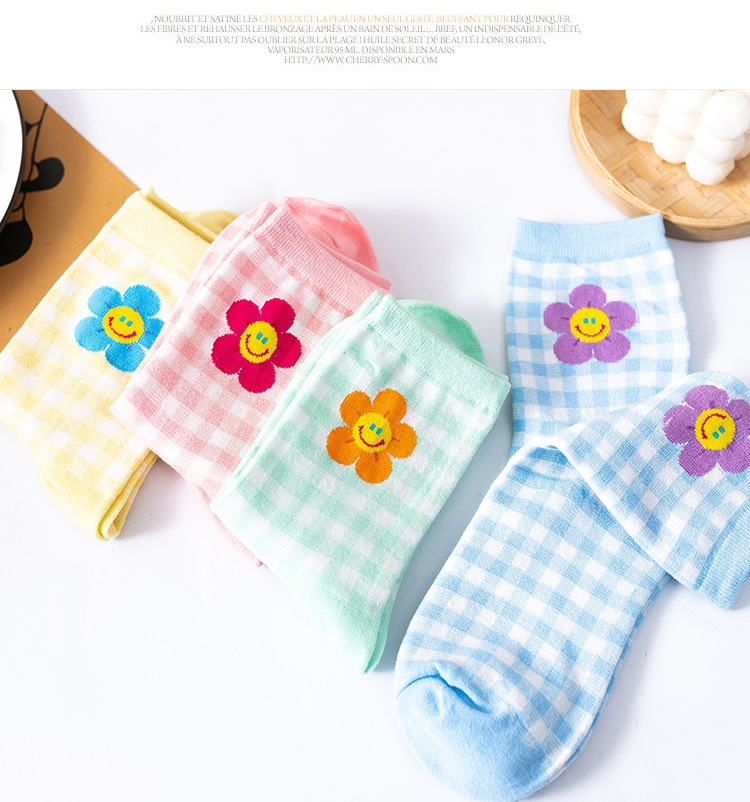 Socks Ladies Tube Socks Whole Body Small Flower Socks Autumn And Winter Cartoon Tube Socks display picture 3