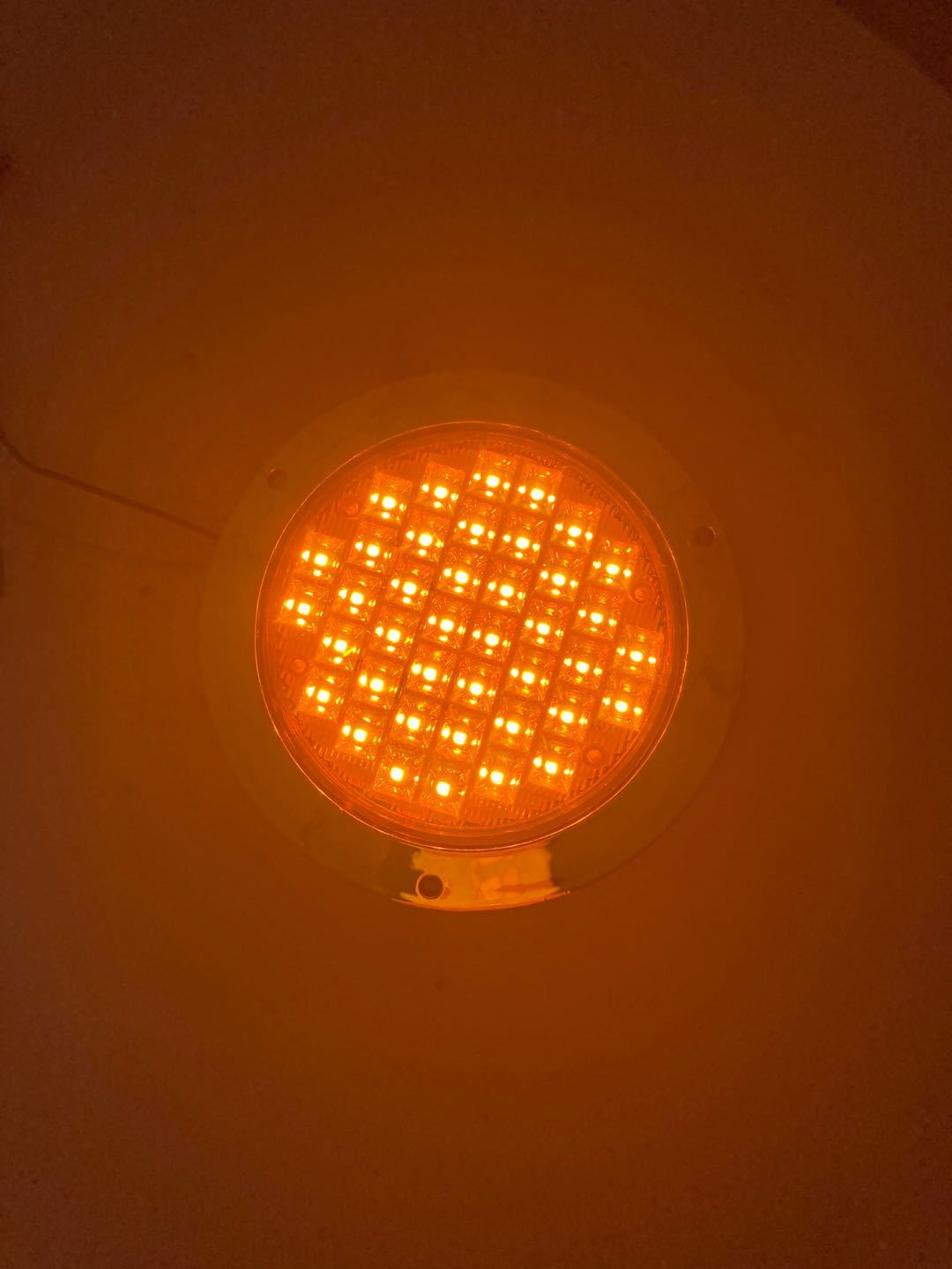 Las ventas de nuevo 12V LED luces traseras redondas suministran una variedad de luces LED camiones europeos y otras luces laterales LED/luces traseras