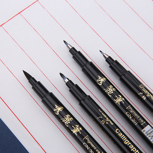 Guangna Xiuli pen can be added with ink to copy scriptures. Large regular script, medium regular script and small regular script. Very fine soft-tipped brush calligraphy pen. Exclusive cross-border supply.