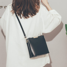 高級感法國小眾洋氣水桶包包女包2021新款潮時尚簡約百搭斜挎女包