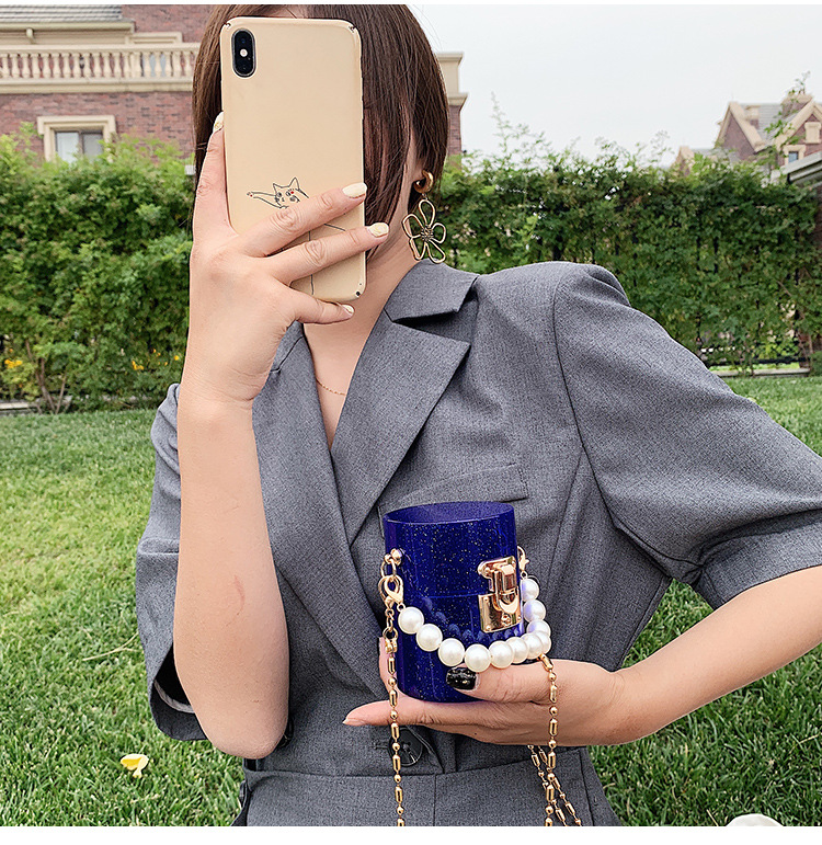 Fashion Korean Lock Pearl Single One-shoulder Women's Messenger Handbag display picture 4
