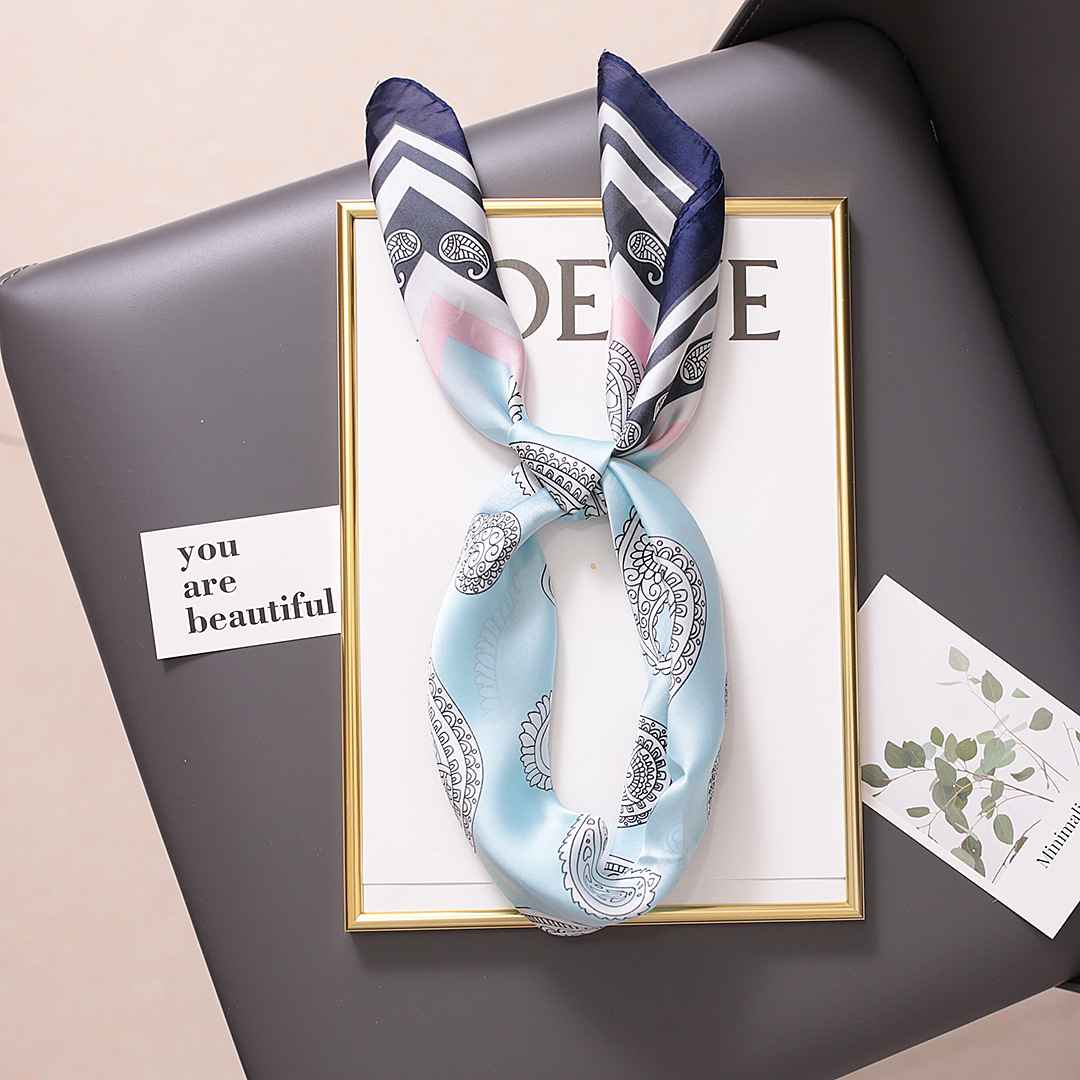 Sciarpa piccola professionale coreana con motivo anacardi da 70 quadrati estivi e autunnali in stile INS versatile e professionale_voghion.com