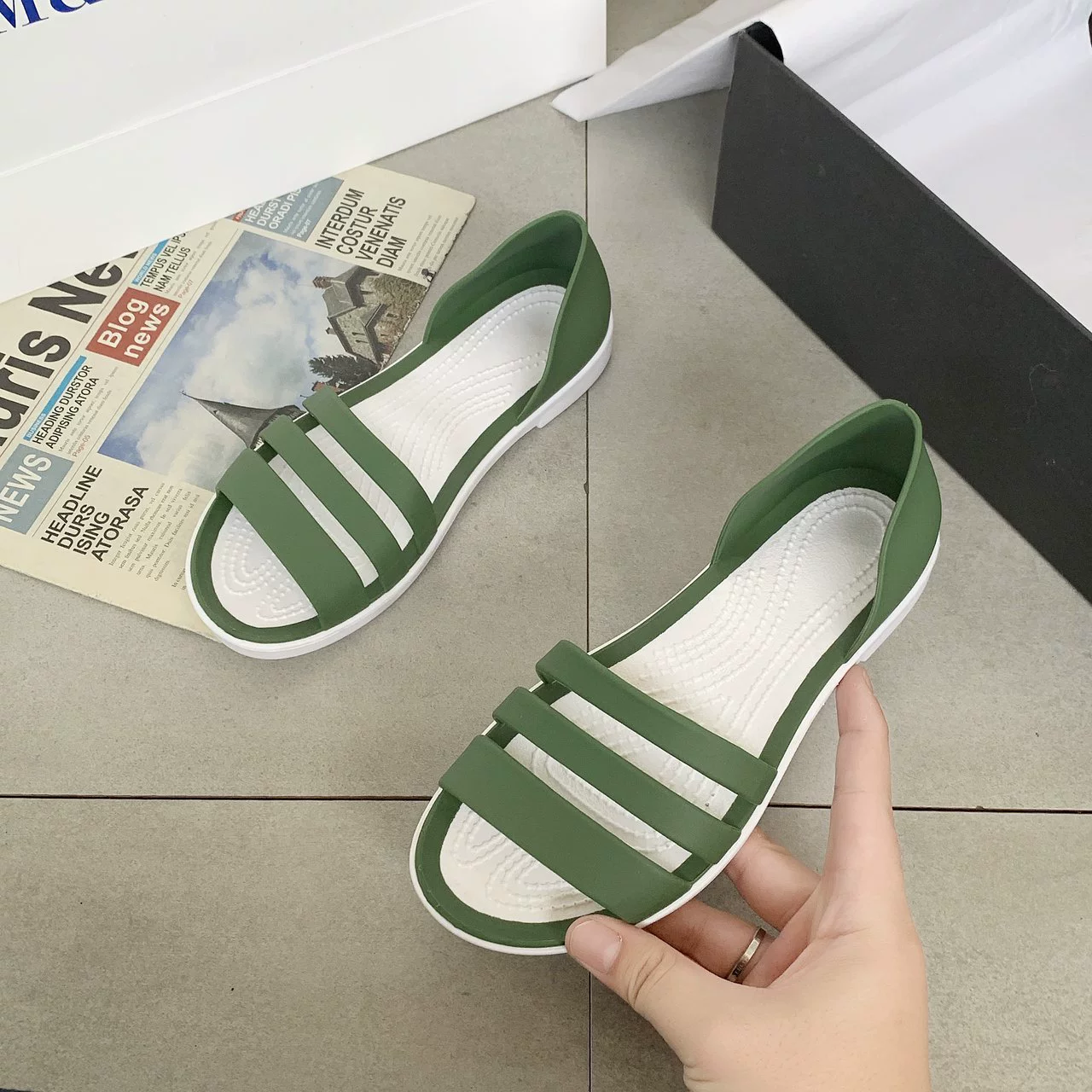 heel shoes gold	 2022 Women's Summer New Korean Waterproof Beach Leisure Flat Bottom Sandals black heels shoes	