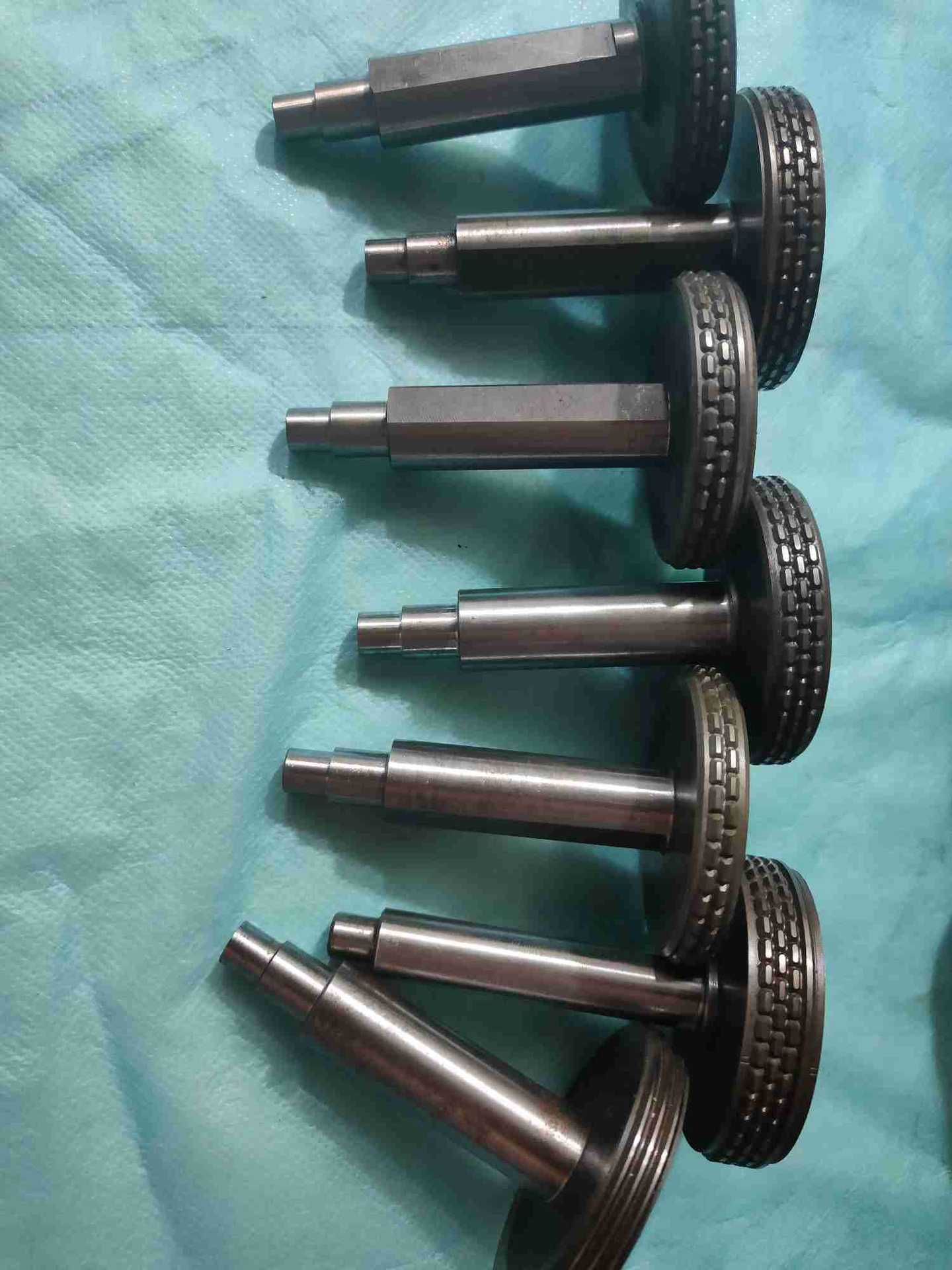 超声波花边机 压花机，缝合机，设备模具厂家批发花样机拉链