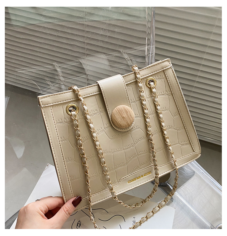 New  Trend Korean Fashion Chain Shoulder Wild Messenger Women's Small Square Bag display picture 7