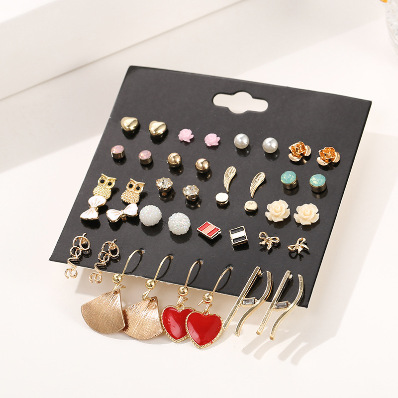 Korean Fashion Retro 1 Card 20 Pairs Of Pearl Dripping Alloy Peach Heart Geometric Earring Set Spot Wholesale Nihaojewelry display picture 5