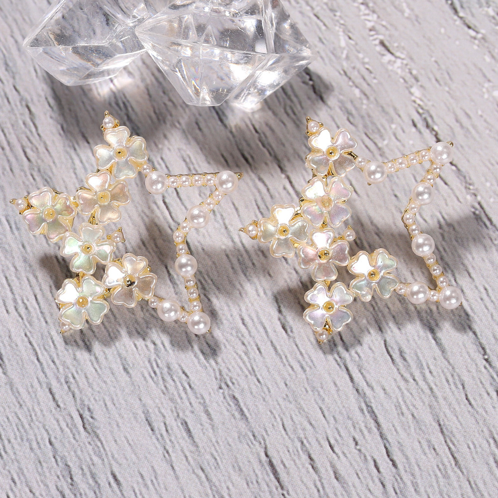 Corée Alliage Incrusté De Perles De Mode Amour Boucles D&#39;oreilles Étoiles À Cinq Branches En Gros display picture 3