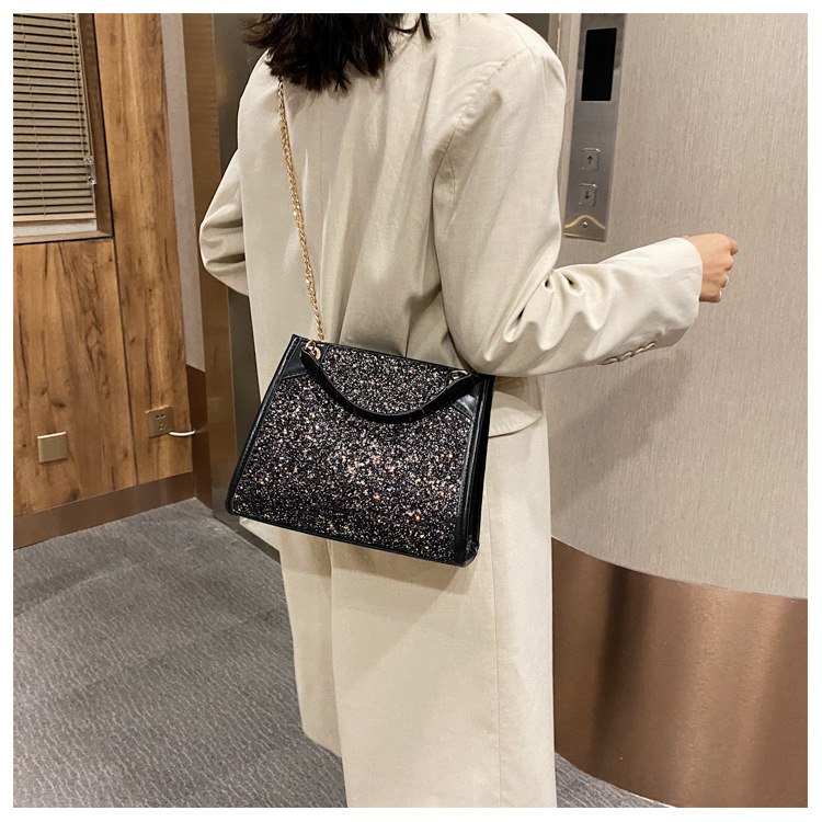 Hot Selling Texture Envelope Bag Tassel One-shoulder Chain Small Square Bag display picture 17