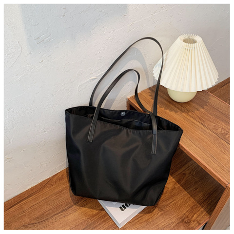 Simple Large Capacity One-shoulder Tote Bag display picture 14