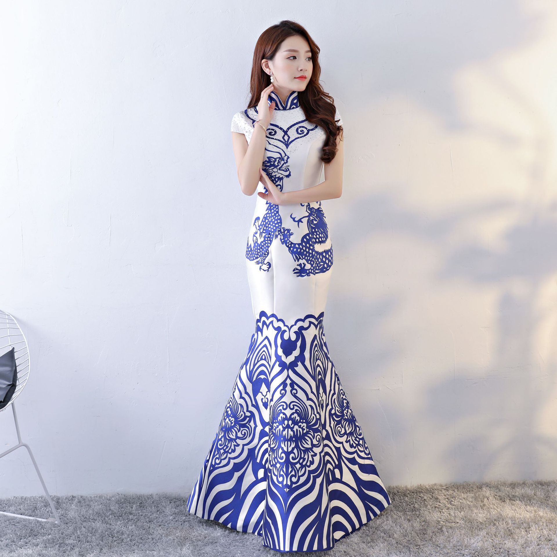 空姐的青花瓷旗袍写真集：身材颜值都在线！