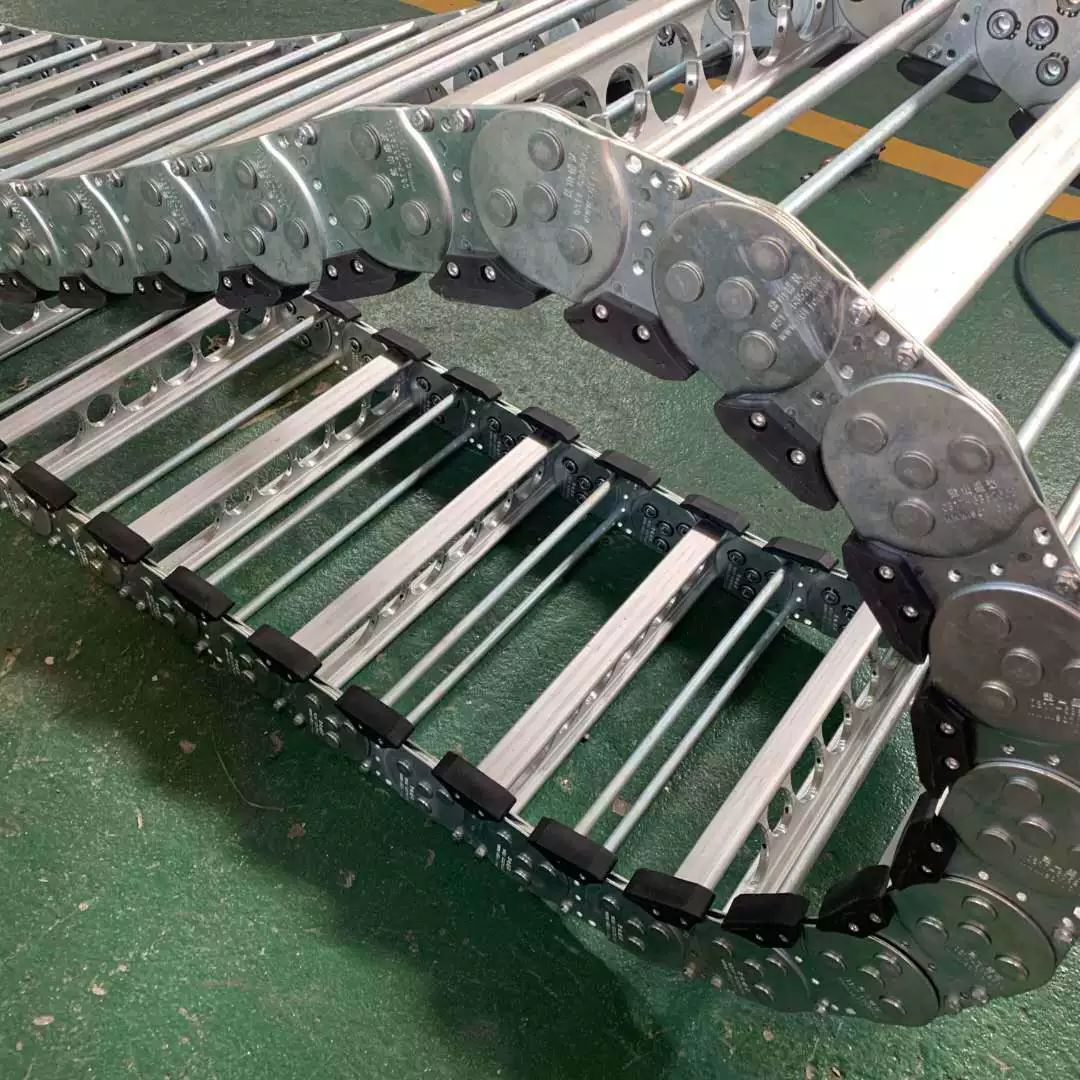 Прямые поставки с фабрики, стальной тяговый цепь, металлическая стальная трансмиссионная цепь, станок с ЧПУ, полностью закрытая стальная алюминиевая тяговая цепь