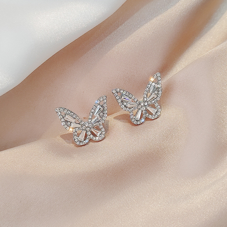 S925 Argent Sterling Aiguille Style Rétro Papillon Boucles D&#39;oreilles Strass Scintillant Petites Boucles D&#39;oreilles Nouveau Tempérament Super Fée Boucles D&#39;oreilles En Gros Nihaojewelry display picture 6