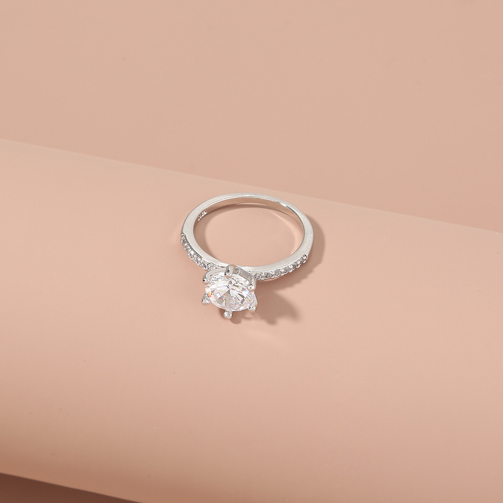 Simple Micro-inlaid Zircon Shiny Alloy Ring display picture 2