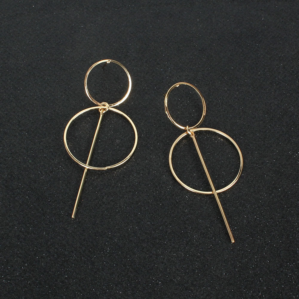 Boucles D&#39;oreilles All-match Créatives En Or Avec Cercle Géométrique En Alliage display picture 5