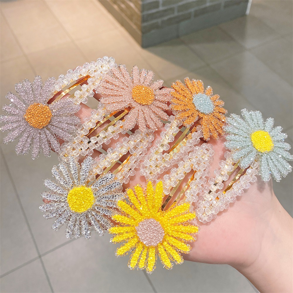 Korean Style Crystal Small Daisy Hair Clip display picture 2