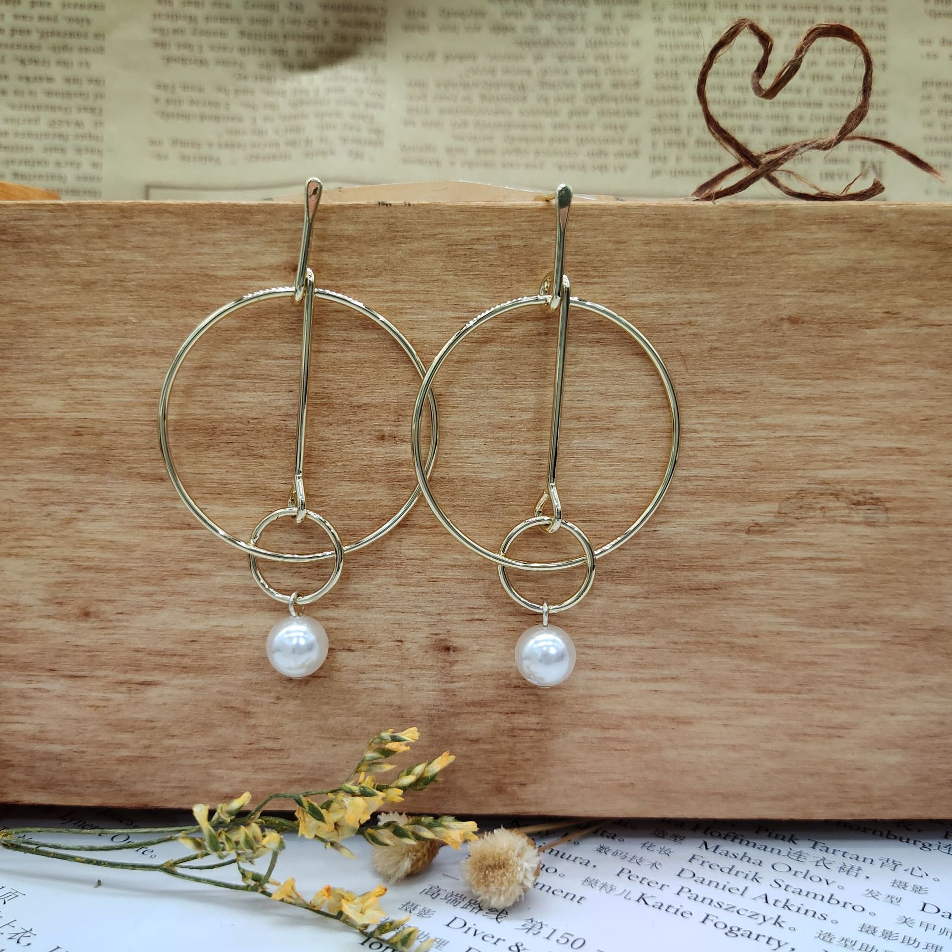 Nouveau Géométrique Polygone Perle En Forme De Coeur Personnalisé Boucles D'oreilles Mode Simple Boucles D'oreilles Cadeau Femme En Gros D'une Seule Pièce Dropshipping display picture 2