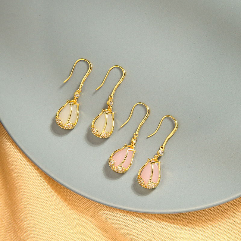 Korean Creative Copper Earrings Wild Diamond Earrings Simple Flowers Earrings Wholesale Nihaojewelry display picture 2