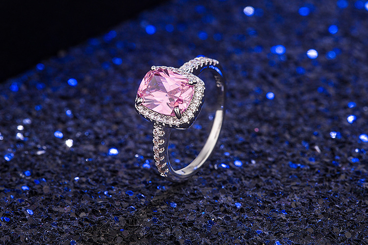 Europäischer Und Amerikanischer Klassischer Retro-diamant-zirkon-kupfer Ring display picture 4