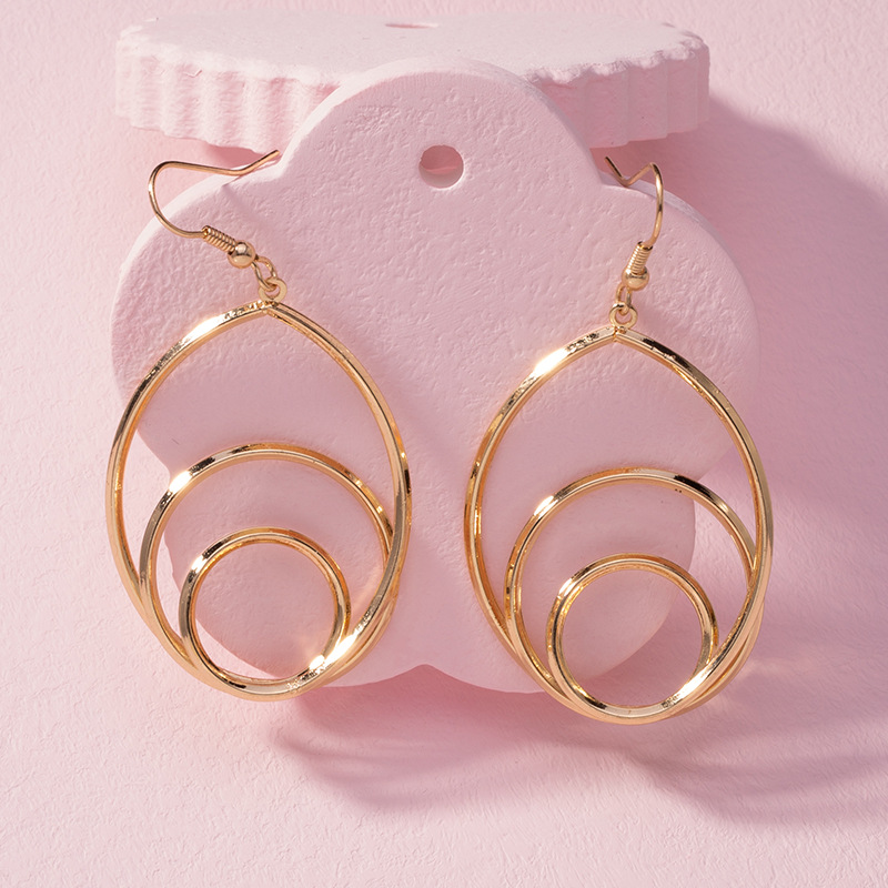 New Golden Fashion Exaggered Style Round-shaped Earrings Wholesale Nihaojewelry display picture 2