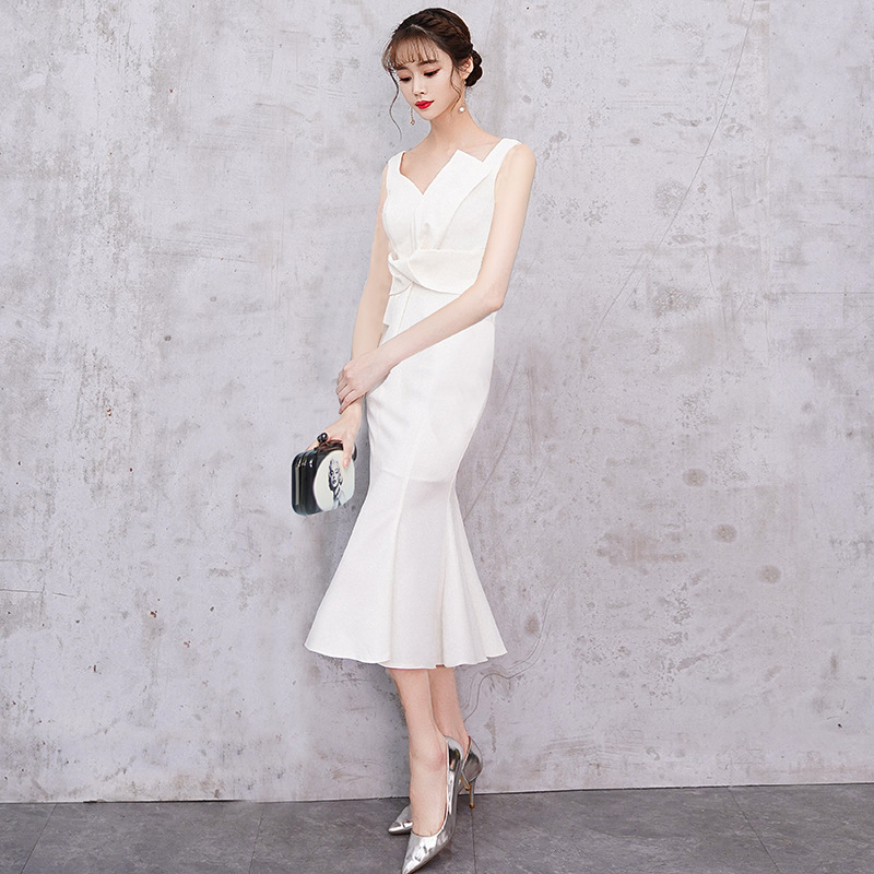 Small fishtail sleeveless style