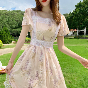 复古宫廷仙女长裙2020新款夏方领a字蕾丝拼接显瘦油画法式连衣裙